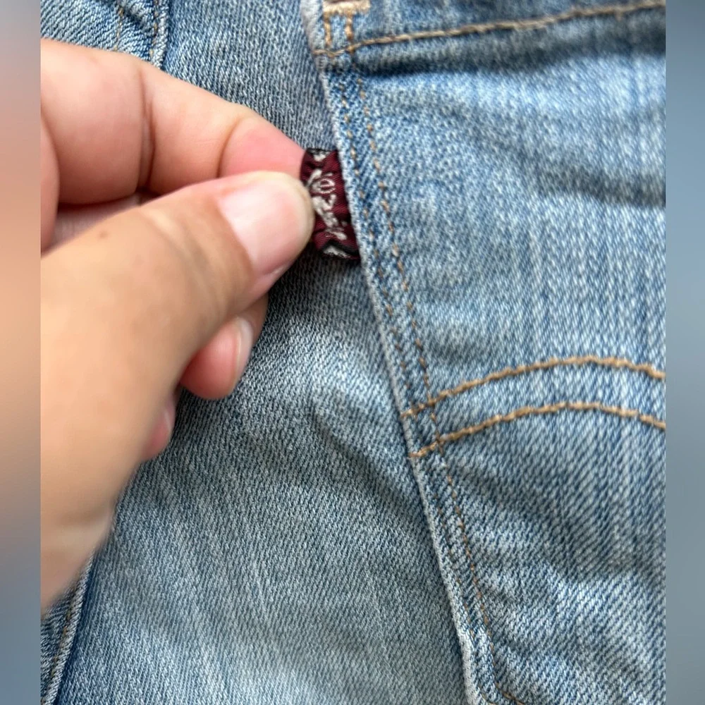 Levi’s denim shirt. NWOT. Size 4 - Picture 3 of 11